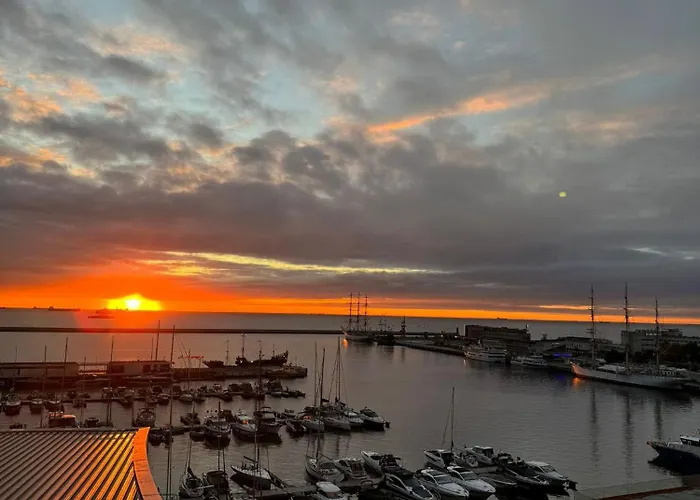 Sea Towers Z Widokiem Na Morze Lägenhet Gdynia